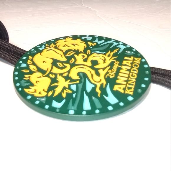 Disney Parks 2023 Animal Kingdom 25th Anniversary Cast Exclusive Landyard Member - Picture 5 of 7